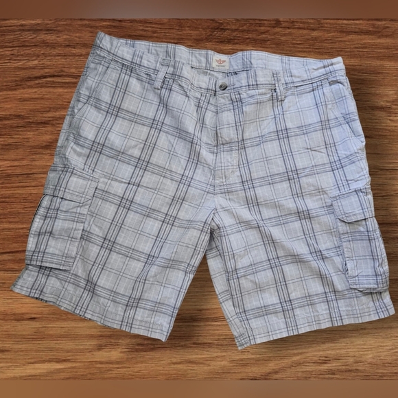 Dockers Plaid 100% Cotton Cargo Shorts Men 42x10 - Picture 1 of 4